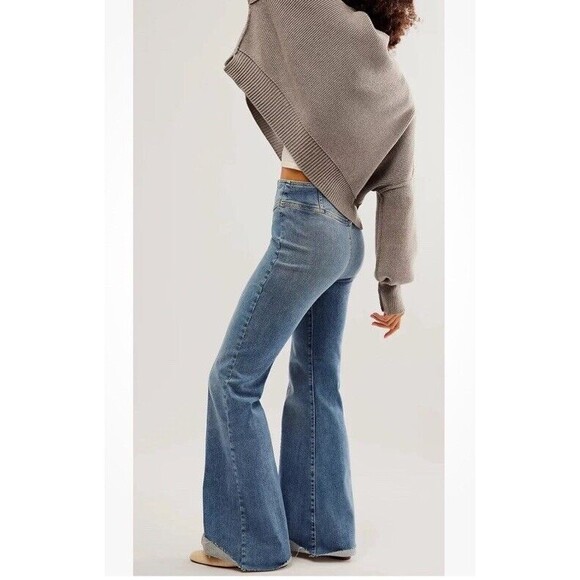 We The Free People Curvy Wild Honey Flare Jeans Light Wash Size 30 NWT - Picture 8 of 10